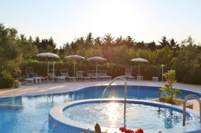 2 bedrooms appartement with shared pool jacuzzi and enclosed garden at Vieste